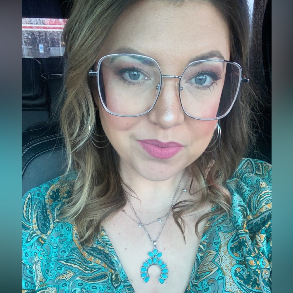 Meet your Posher, Melissa